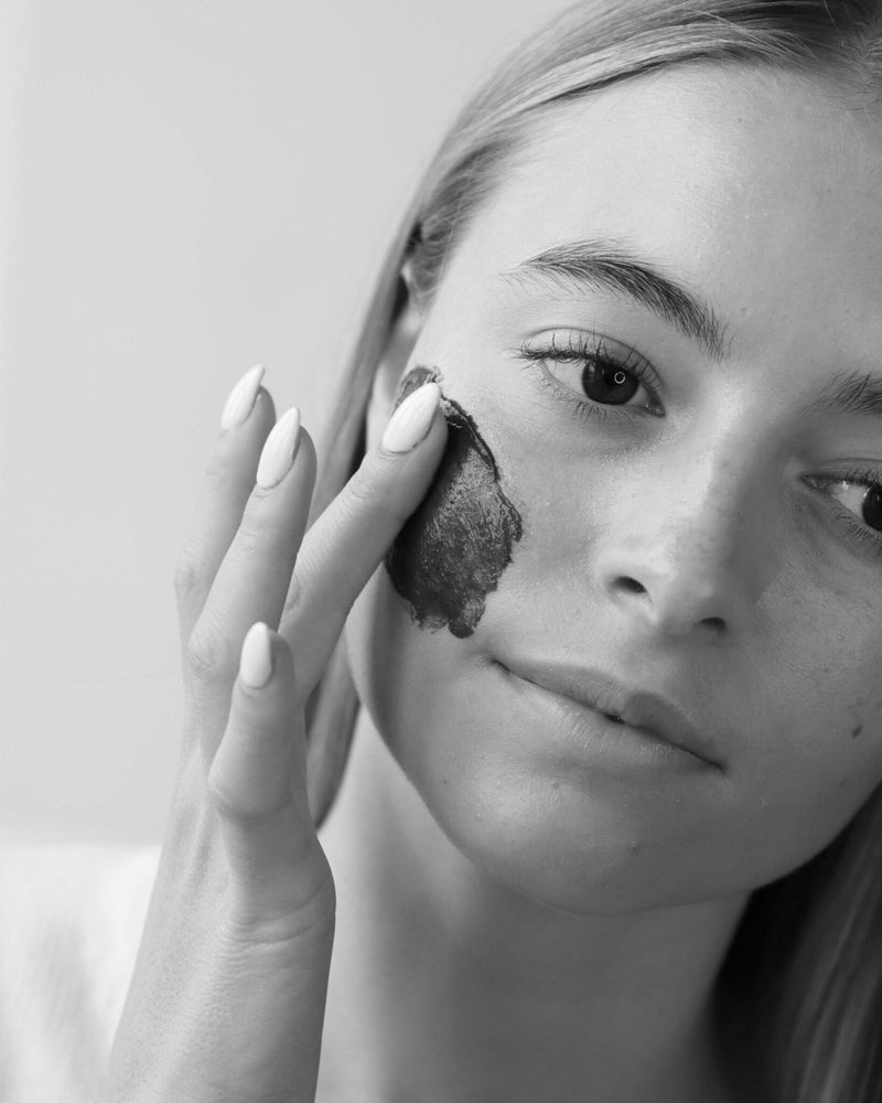 Deep Charcoal Black Ansigtsskrub (50ml)